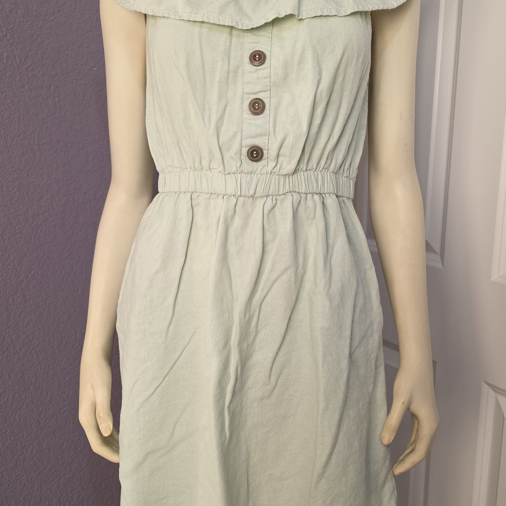 Strapless Light Green Buttoned Dress